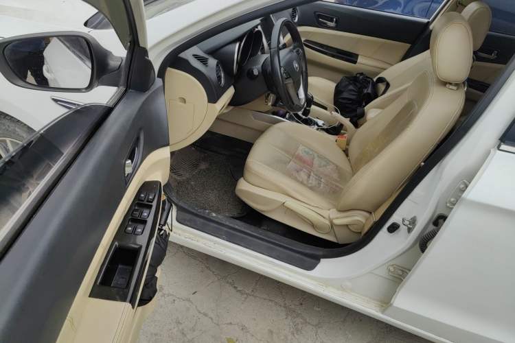 Used CHANGAN Eado 2015 1.6L Manual Luxury Model China V Standard
