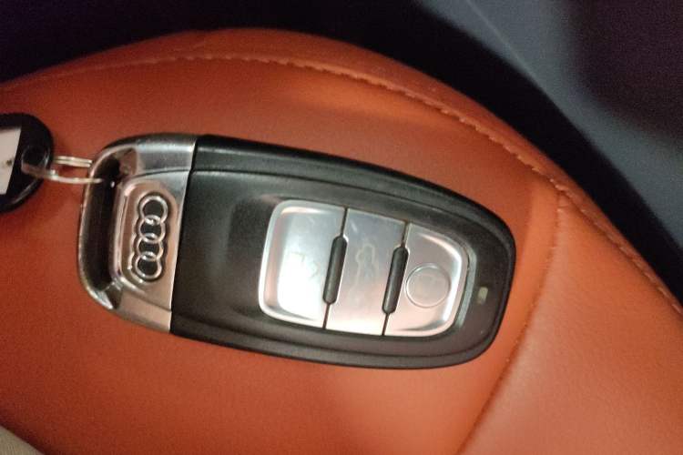 Used Audi A4L 2016 35 TFSI Automatic Standard Model Vehicle Key