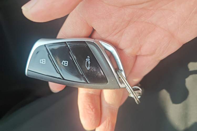 Used Iveco Fidato 2023 C33 Passenger Van 2.0T 110 kW Manual Transmission Starlight Edition High Roof Vehicle Key