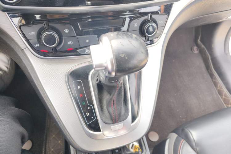 Used Haval H6 2015 Sport Edition 1.5T Automatic Two-Wheel Drive Luxury Model Gear Lever