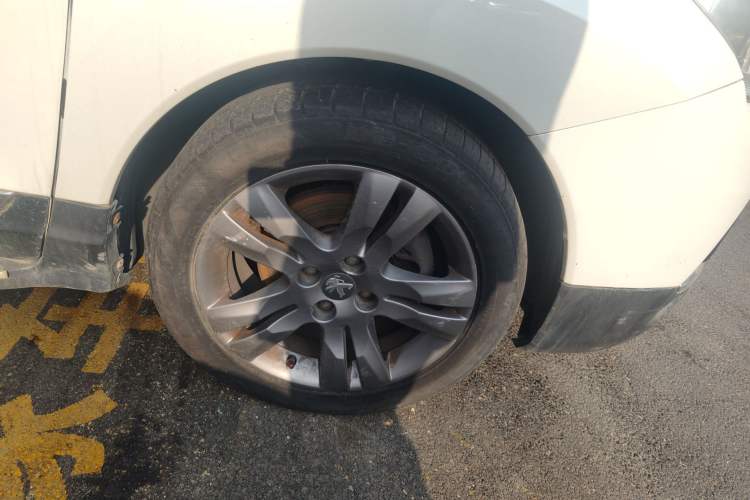 Used Peugeot 3008 2013 1.6THP Roland Garros Edition Right Front Wheel Hub