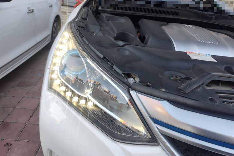 Used BYD Song New Energy 2017 Song DM 1.5TID All-Wheel Drive Prestige Model Right Front Headlight