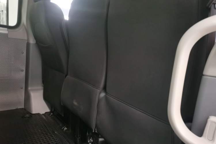 Used SAIC MAXUS Xintu V80 2021 2.0T AMT Classic Aoyuntong Short Wheelbase Mid-Roof 5/6-Seater