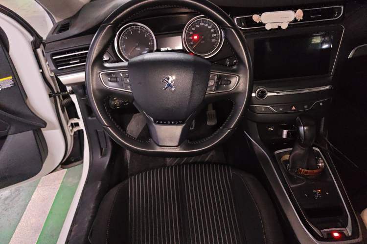Used Peugeot 408 2016 1.6T Automatic Luxury Edition Steering Wheel