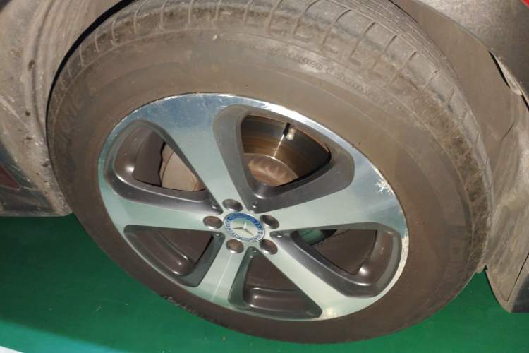 Used Mercedes-Benz GLC 2016 GLC 300 4MATIC Dynamic Model Right Front Wheel Hub