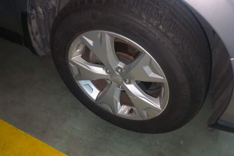 Used Subaru Forester 2013 2.5i Automatic Luxury Edition Right Front Wheel Hub