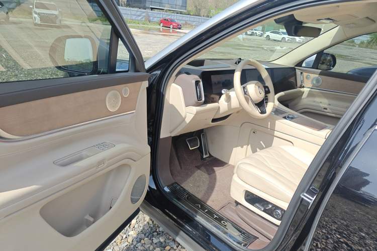 Used Hima AITO M9 2024 Range-Extended Ultra Version 42 kWh 6-Seater Model Driver Seat