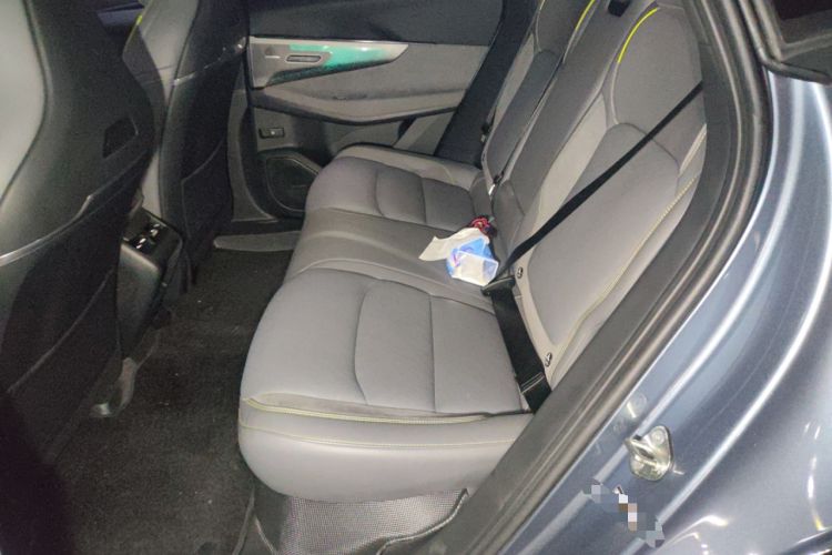 Used Lynk & Co 08 EM-P 2025 220 km All-Wheel-Drive Performance Halo
