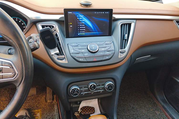 Used Soueast DX7 2015 1.5T Automatic Luxury Model
