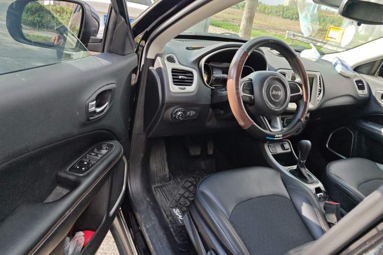 Used Jeep Compass 2020 220T Automatic Leading Edition
