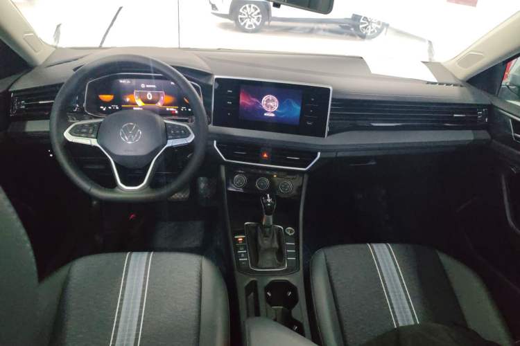 Used Volkswagen Sagitar 2023 300TSI DSG Flyover Edition Center Console