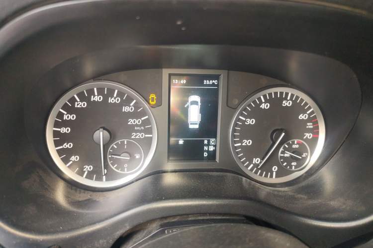 Used Mercedes-Benz Vito 2018 2.0T Elite Version 7 Seats China VI Emission Standard
