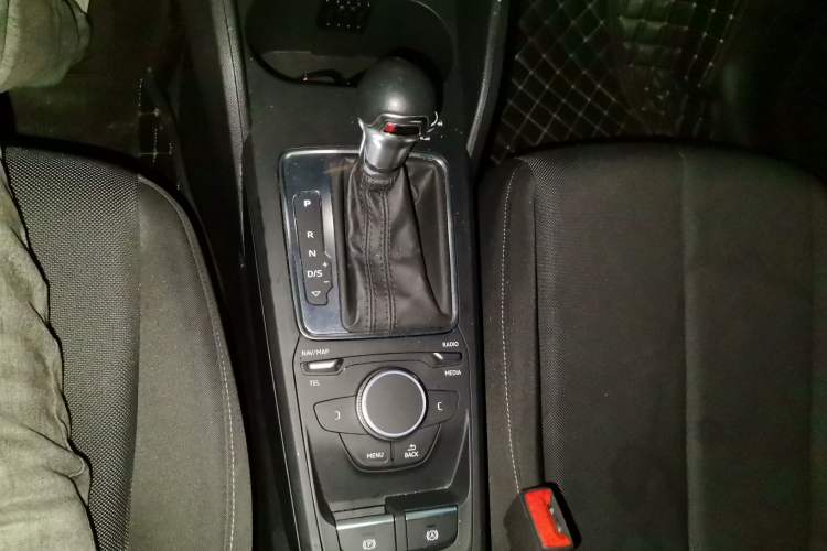 Used Audi Q2L 2020 35 TFSI Ambition Dynamic Edition Gear Lever