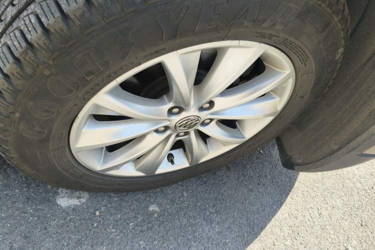 Used Buick Envision 2014 28T Four-Wheel Drive Elite Model Right Front Wheel Hub