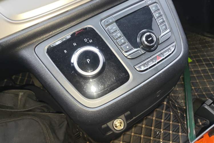 Used SAIC MAXUS G20 2023 Facelifted ES 2.0T Gasoline Automatic Value Edition