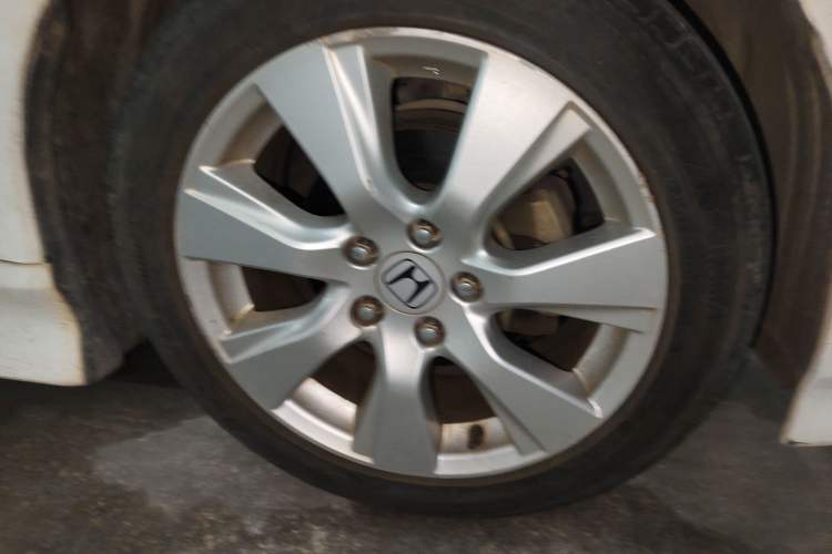 Used Honda Jade 2013 1.8L automatic Comfort version 5 seats
