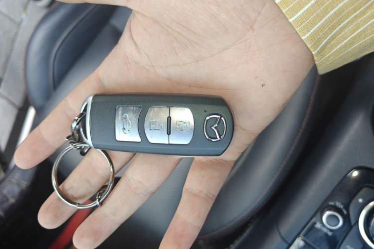 Used Mazda 3 Axela 2014 Sedan 2.0L Automatic Flagship Model