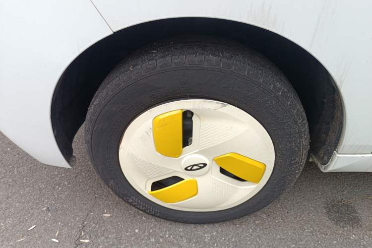 Used Chery QQ Ice Cream 2022 170km Sundae Phosphate Lithium-Ion