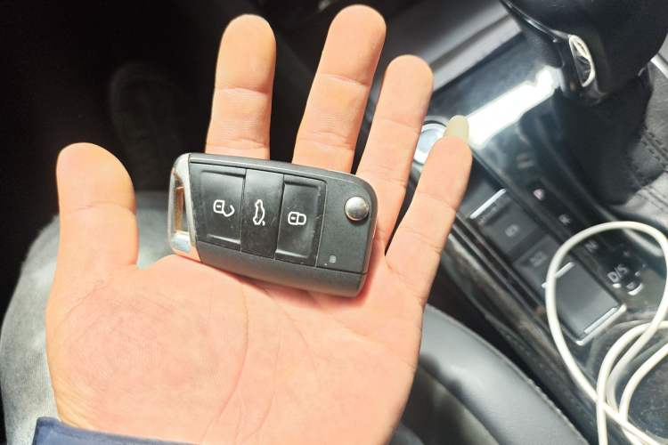 Used Volkswagen Tiguan L 2021 330TSI Automatic Two-Wheel Drive Smart Edition
