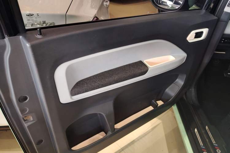 Used Chery QQ Ice Cream 2022 170km Sundae Phosphate Lithium-Ion