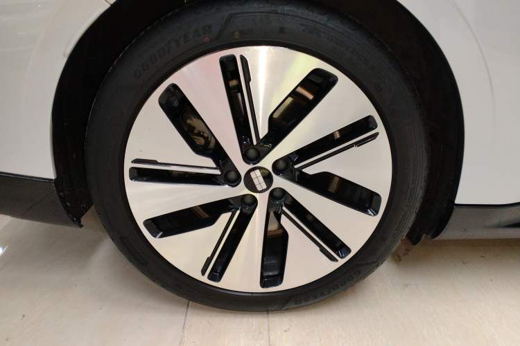 Used Geely Galaxy E8 2024 665 km Range Rear-Drive Starship Long-Range Version