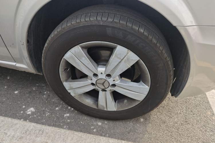 Used Mercedes-Benz Viano 2013 3.0L Hospitality Edition Right Front Wheel Hub