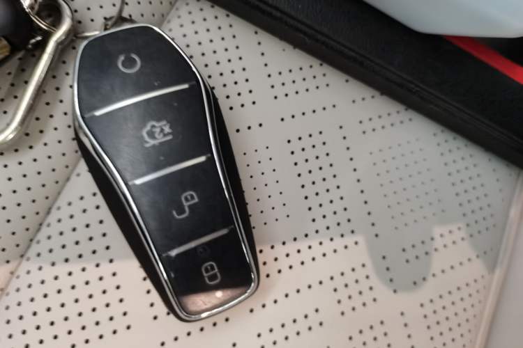 Used BYD Yuan UP 2025 Model 301KM Leading Version Vehicle Key