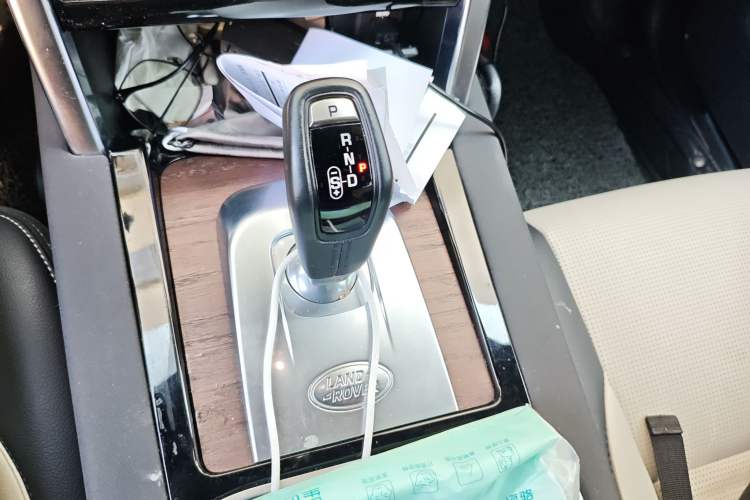 Used Land Rover Discovery Sport 2020 249 PS R-Dynamic Performance Edition Gear Lever