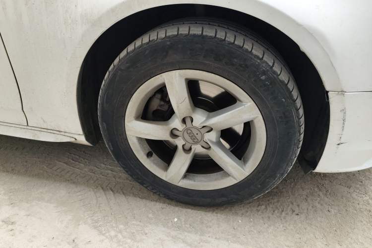 Used Audi A4L 2013 35 TFSI Automatic Standard Model Right Front Wheel Hub