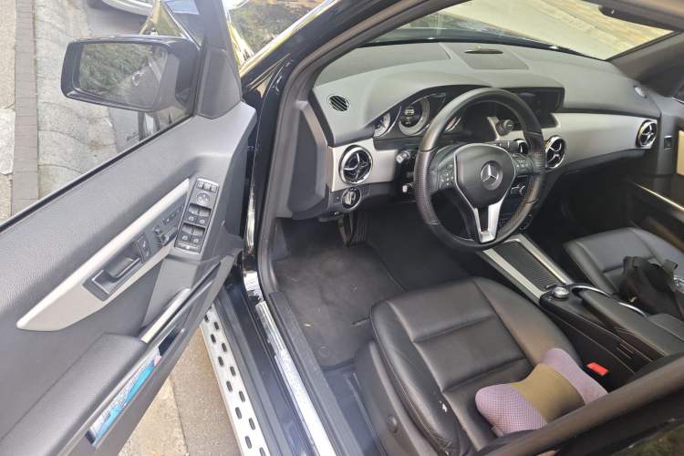 Used Mercedes-Benz GLK-Class 2013 Facelift GLK 300 4MATIC Fashion Edition