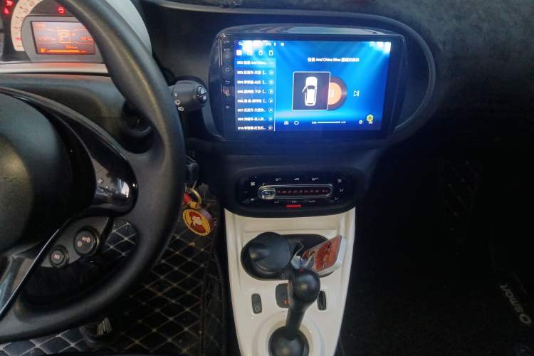 Used smart fortwo 2015 1.0L 52 kW hardtop Dynamic version Audio And AC Panel