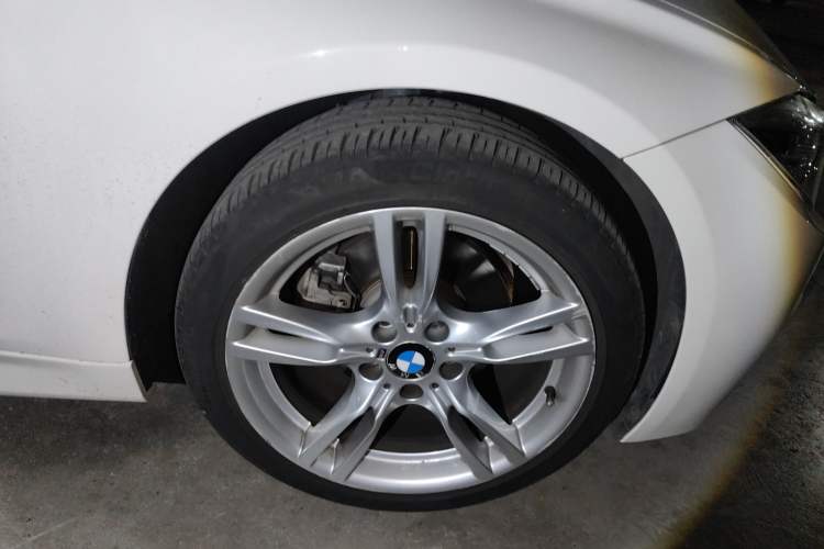 Used BMW 3 Series 2018 320Li Leading Model M Sport Package Right Front Wheel Hub