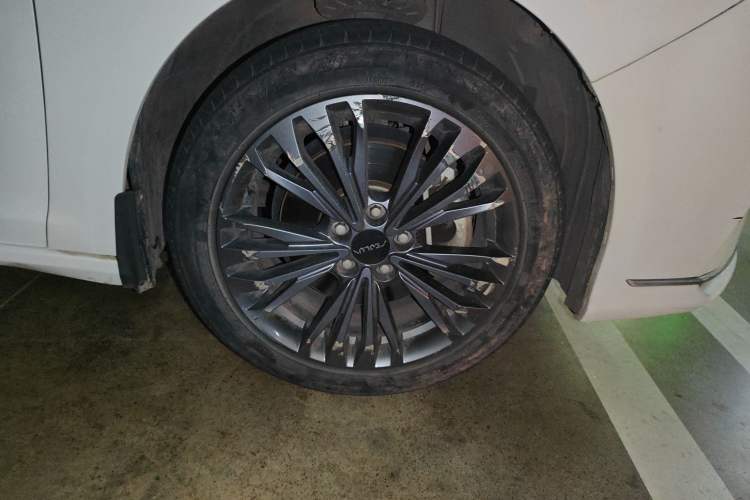 Used Dongfeng Aeolus Yixuan MAX 2023 1.5T Ultra-Stylish Trendsetting Dad Edition Right Front Wheel Hub