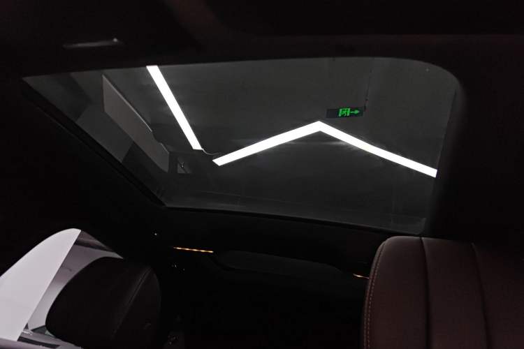 Used Mercedes-Benz GLC 2022 Facelifted GLC 260 L 4MATIC Dynamic Edition Headliner