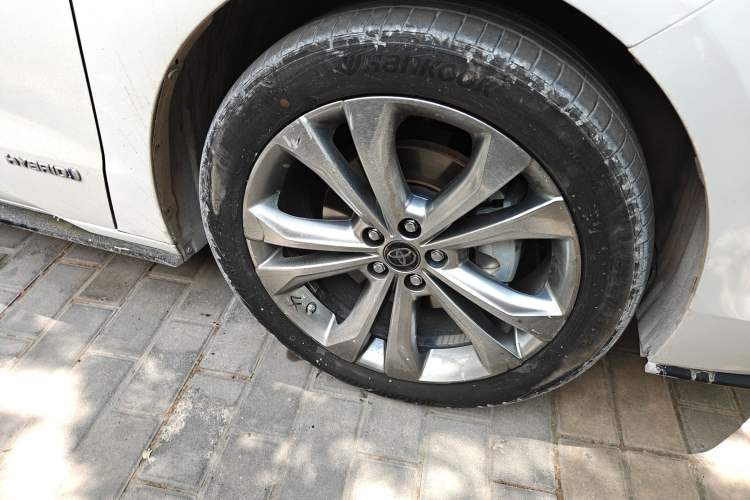 Used Toyota Sienna 2023 2.5L Hybrid Deluxe Edition