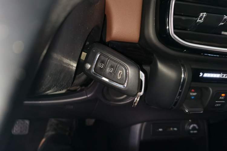 Used Dongfeng Aeolus AX4 2017 1.6L Manual ChaoShang Model
