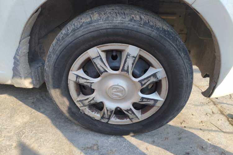 Used BAIC Weiwang M30 2015 1.5L Basic Version DAM15 Right Front Wheel Hub