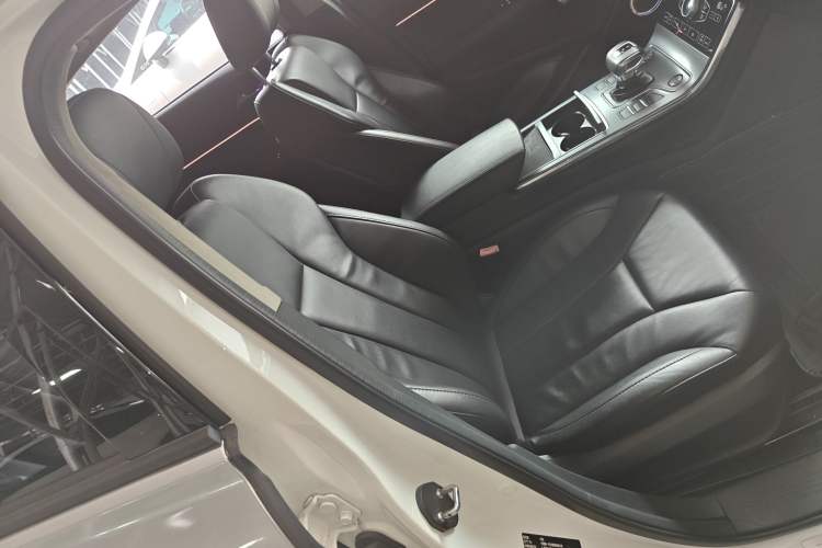 Used Hongqi H5 2020 1.5T DCT Flagship Edition Right Front Seat