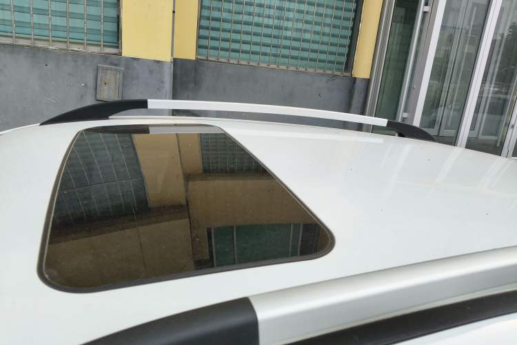 Used BAIC Senova X25 2015 1.5L Manual Elite Edition Roof