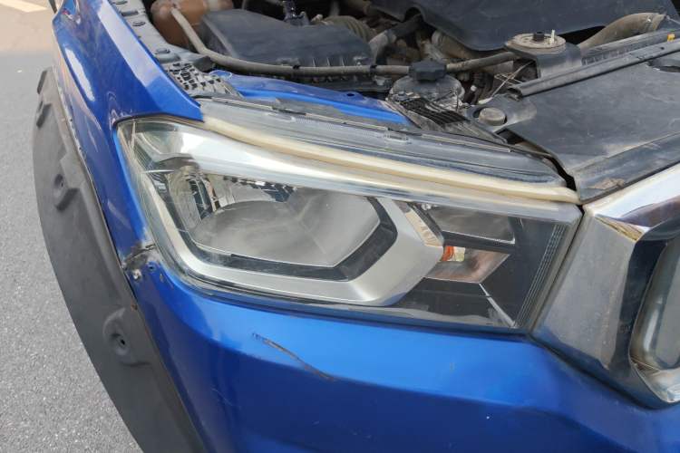 Used SAIC MAXUS T60 2017 2.8T Diesel Manual Two-Wheel Drive High-Ride Comfort Plus Long-Body Emission Standard V Right Front Headlight