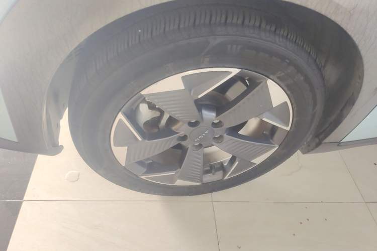 Used AION Y 2022 70 Intelligent Edition Lithium Iron Phosphate Left Front Wheel Hub