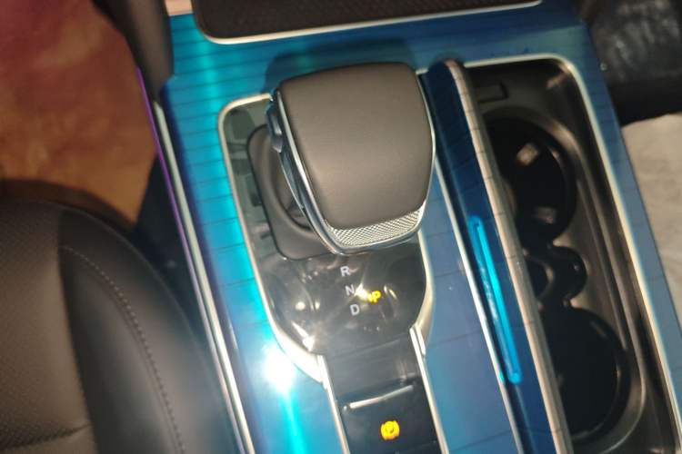 Used Hongqi HS7 PHEV 2025 Model 2.0T PHEV Two-Wheel Drive Qi Xiang Edition 7-Seater
