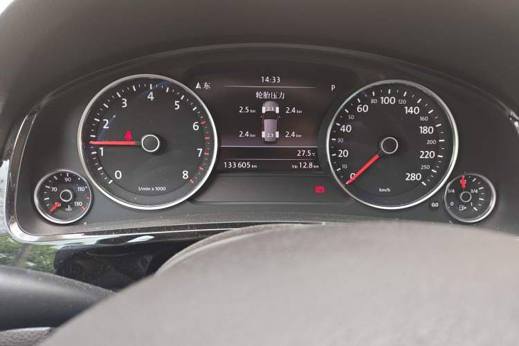 Used Volkswagen Touareg 2018 3.0 TSI Glory Collection Edition Odometer Close Up