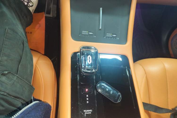 Used Hima AITO M7 2024 1.5T Intelligent Drive 4WD Ultra Version 5 Seats Gear Lever