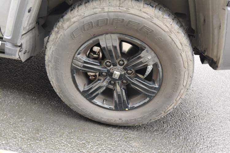 Used Tank 300 2023 City Edition 2.0T—Stylish as Ever Right Front Wheel Hub