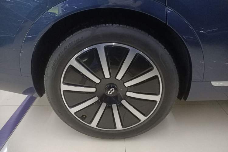 Used Hima AITO M9 2024 Range-Extended Ultra Version 42 kWh 6-Seater Model Exterior 5