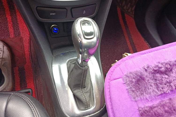 Used Buick Encore 2015 1.4T Automatic Two-Wheel Drive Urban Elite Version
