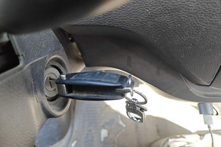 Used Dongfeng Yufeng EM26 2023 Standard Edition 41.472 kWh Henan Lithium Power Vehicle Key