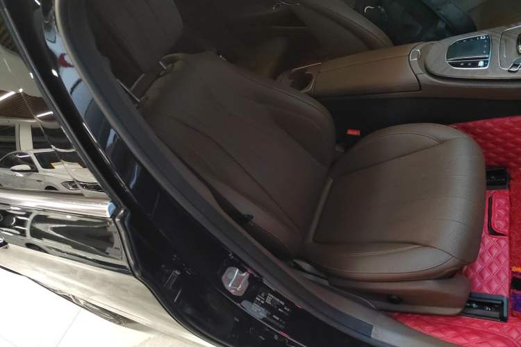 Used Mercedes-Benz E-Class 2019 Restyled E 300 L Luxury Edition Right Front Seat