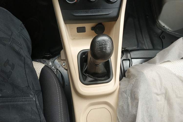 Used Kuayue Kuayue Xing V3 2023 1.5L Gasoline Standard Model 5-Seater Passenger Vehicle
